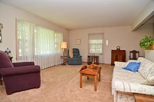 enter to the spacious living room w/newer carpet