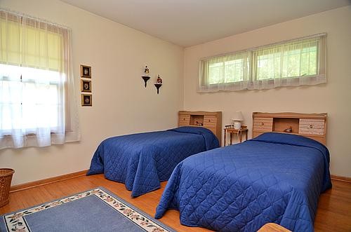2nd bedroom with room for twin beds